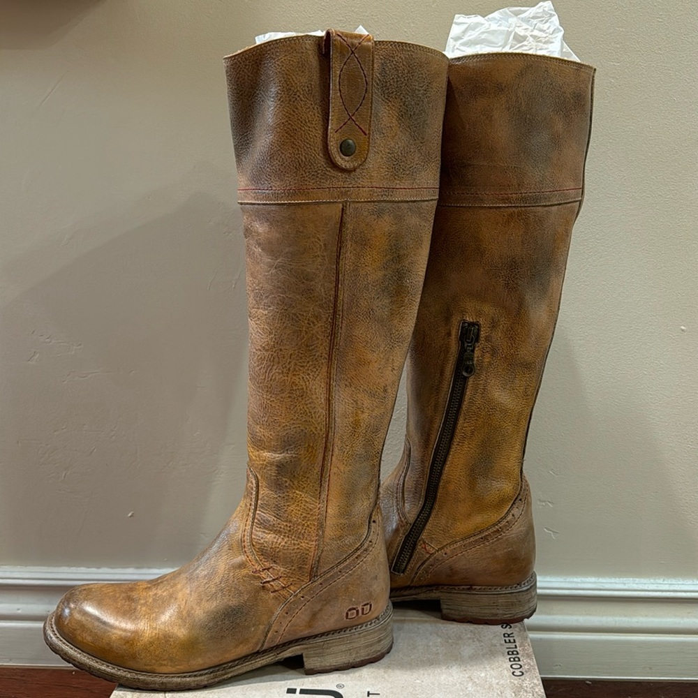 BED STU - Jacqueline; color: tan rustic; Size: 8.5; worn once (too big)